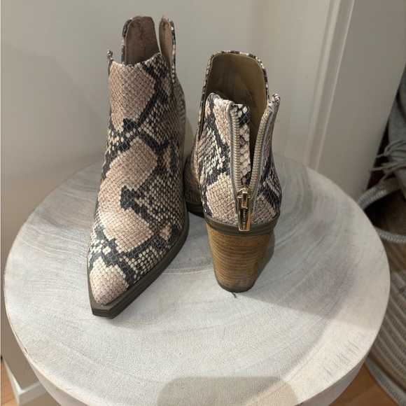 Size 5 Vince Camuto booties - Picture 3 of 7